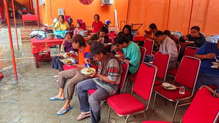 Tahun Baru Imlek 2576, Ratusan Warga Ikut Merayakan Makan Gratis