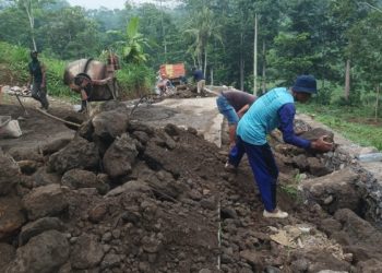 Transparansi dan Jaga Kualitas, Kades Tajungsari Permintaan Maaf Atas Keterlambatan Pekerjaan Bankue