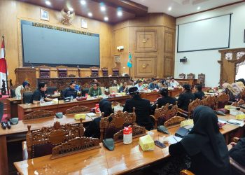Puluhan Guru Honorer Pati Geruduk DPRD, Pertanyakan Dugaan Data Siluman di Dapodik