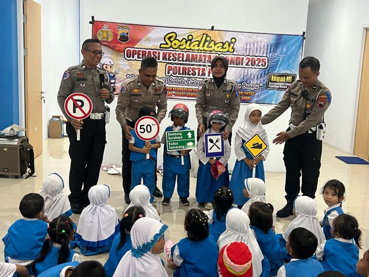 Membangun Kepercayaan Publik, Polisi Tanamkan Nilai – Nilai Positif ke Anak Usia Dini