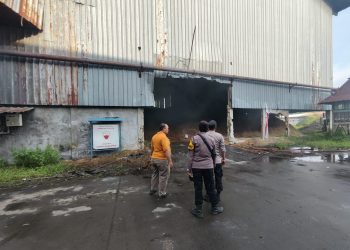 Heboh! Gudang Ampas di Lalap Si Jago Merah