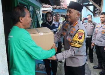 Polresta Pati Berbagi Kebahagiaan Ramadan Dengan Lansia Kurang Mampu