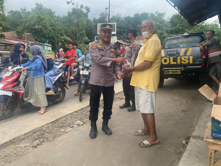 Ramadan Penuh Berkah, Polsek Dukuhseti Tebar Ratusan Takjil Untuk Masyarakat