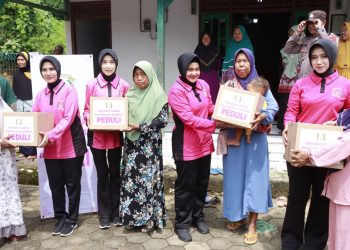 Bhayangkari Rembang Berbagi Berkah Ramadan Bagi Warga Kurang Mampu