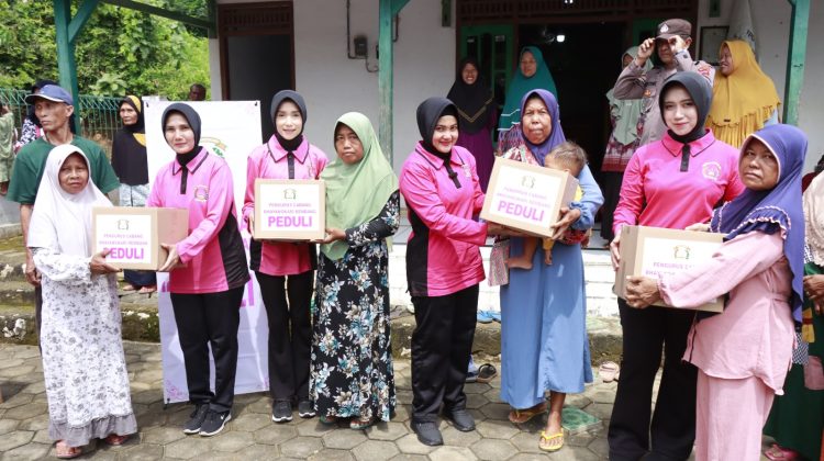 Bhayangkari Rembang Berbagi Berkah Ramadan Bagi Warga Kurang Mampu