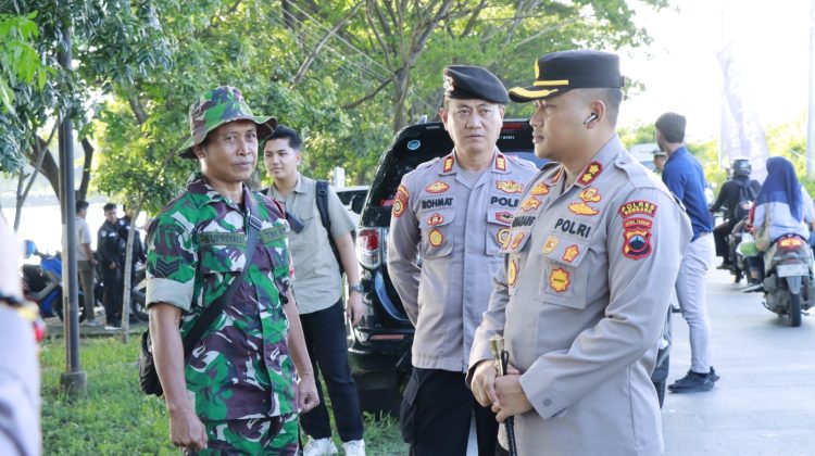 Semarak Ramadan, Polres Rembang Berbagi Takjil Gratis ke Pengguna Jalan