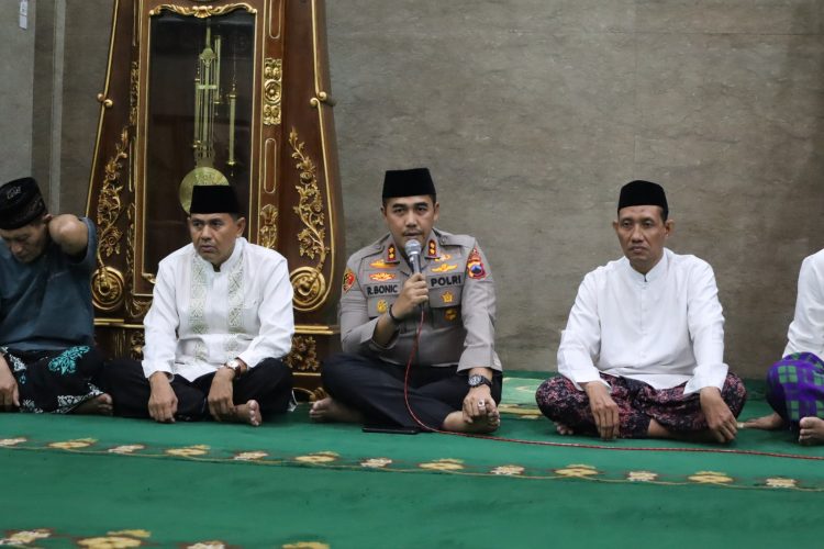 Polres Kudus dan MUI Pererat Silaturahmi Lewat Tarawih Bersama