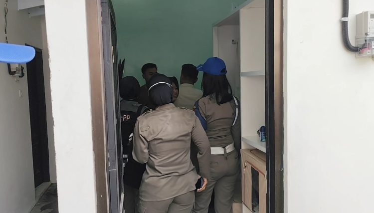 Razia! Satpol PP Temukan Tiga Pasangan Tinggal Bersama di Kos – Kosan