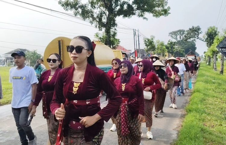 Meriah! Sedekah Bumi Perdana Desa Tlogoayu Disambut Ribuan Warga