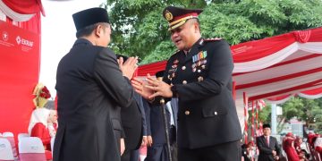 Humanisme AKBP Dhanang Terlihat di Upacara Penurunan Bendera