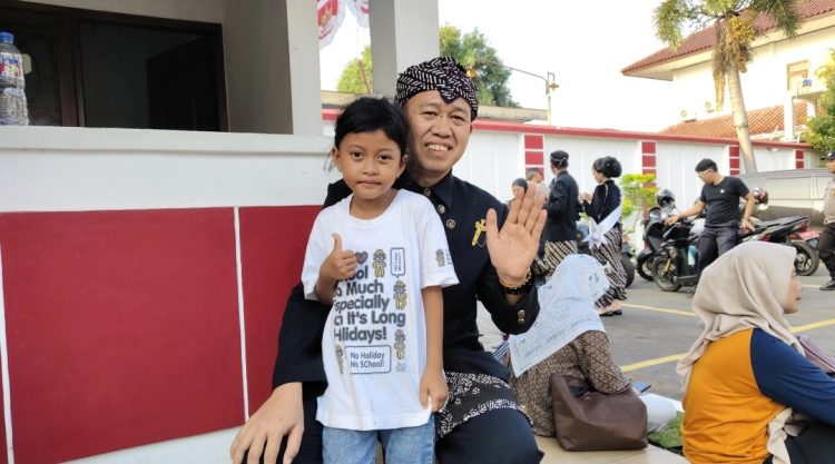 Sopan dan Berbakat, Ratu Ulfa Jadi Idola Baru di Pati