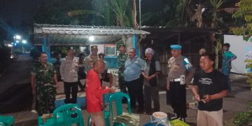 Warga Antusias Sambut Program Siskamling, Kapolsek Wedarijaksa Hadir