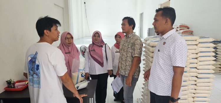 Antisipasi Lonjakan Harga, Kanit Unit II Satreskrim Polresta Pati Cek Pasar dan Gudang Beras
