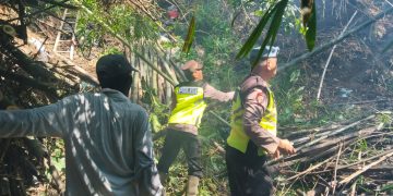 Polsek Wedarijaksa Gerak Cepat Atasi Penyumbatan Sungai, Warga Apresiasi