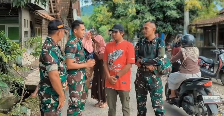 Bahu-Membahu Bersihkan Desa, Yonif TP 888/SS Perkuat Sinergi dengan Masyarakat