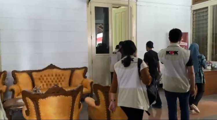 Perkuat Penyidikan OTT Bupati, KPK Geledah Pendopo Pati