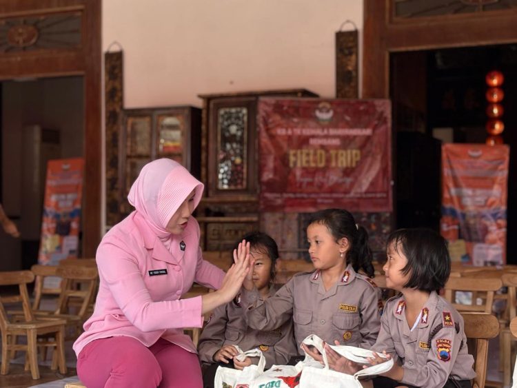 Dari Canting ke Hati, Bhayangkari Rembang Wariskan Batik Lasem ke Generasi Muda