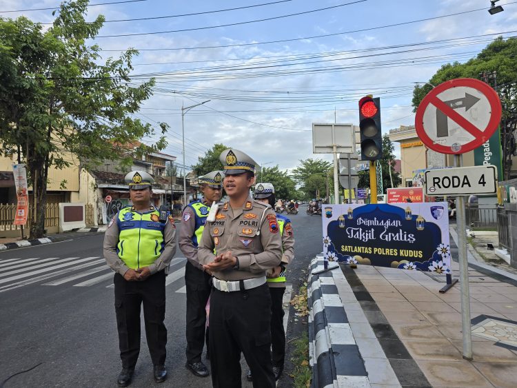 Sentuhan Humanis Kasat Lantas Kudus di Ramadan 2026, Berbagi Ratusan Takjil
