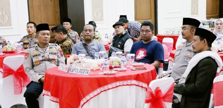 Santunan Anak Yatim dan Sinergi Informasi, Ramadan Satukan Polresta Pati – SMSI