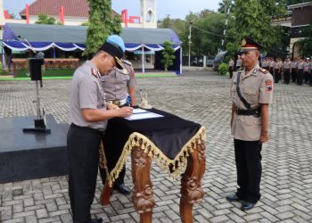 Kapolresta Pati Ingatkan Anggota Waspada, Sertijab Kapolsek Cluwak Jadi Momentum Evaluasi