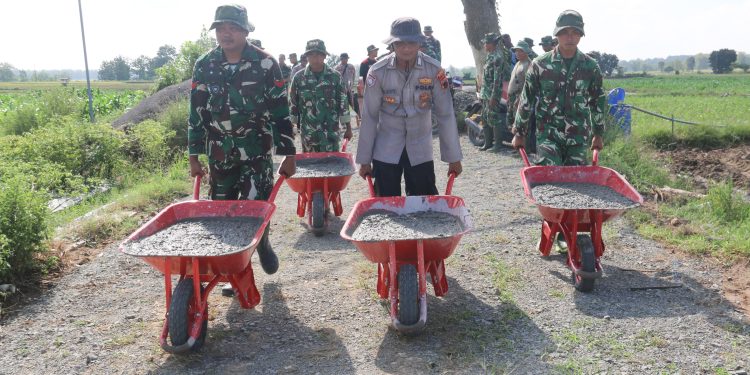 Sinergi TNI – Polri di TMMD, Warga Godo : Ini Baru Pembangunan Nyata