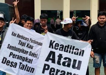 Keluarga Korban Ngamuk di PN Pati, Mobil Tahanan Dihadang Massa