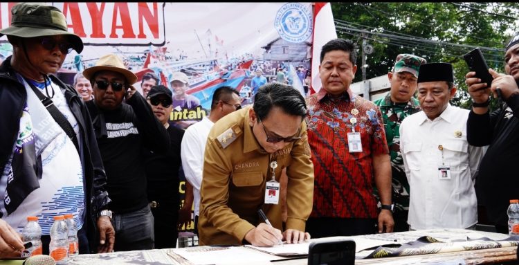 Nelayan Pati Turun ke Pendopo, Tuntut BBM