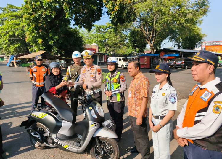 Samsat Keliling dan Souvenir Meriahkan Operasi Gabungan di Pati