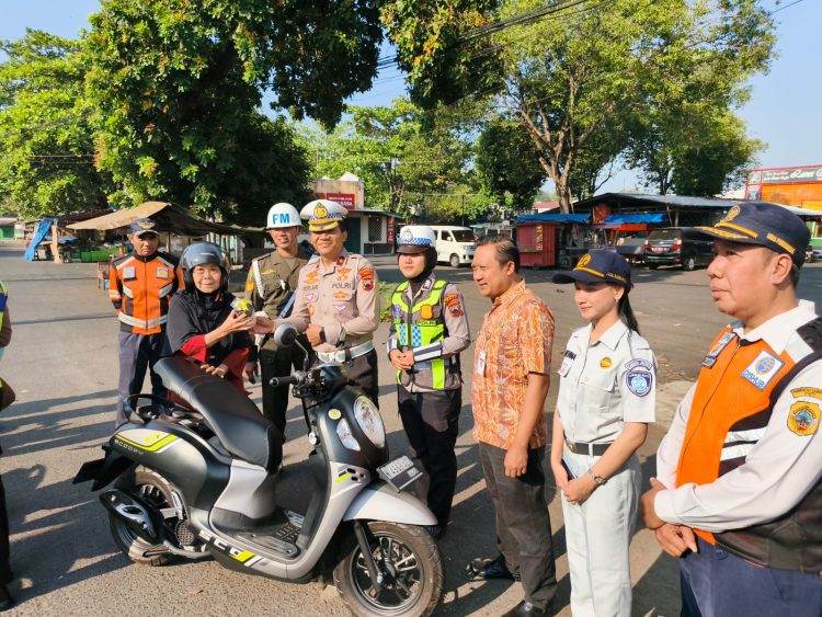 Samsat Keliling dan Souvenir Meriahkan Operasi Gabungan di Pati