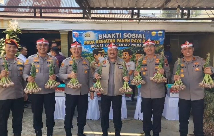 Bukan Sekadar Panen, Ada Pesan Kepemimpinan Kombes Pol. Wahyu Nugroho di Tengah Petani