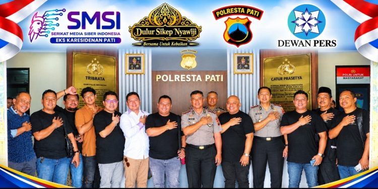 Polresta Pati Bersama SMSI dan Dulur Sikep Nyawiji Salurkan 20 Tangki Air Bersih