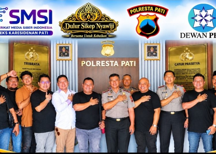 Polresta Pati Bersama SMSI dan Dulur Sikep Nyawiji Salurkan 20 Tangki Air Bersih